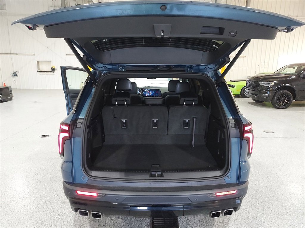 Used 2025 Chevrolet Traverse LT w/ Midnight/Sport Edition image 29