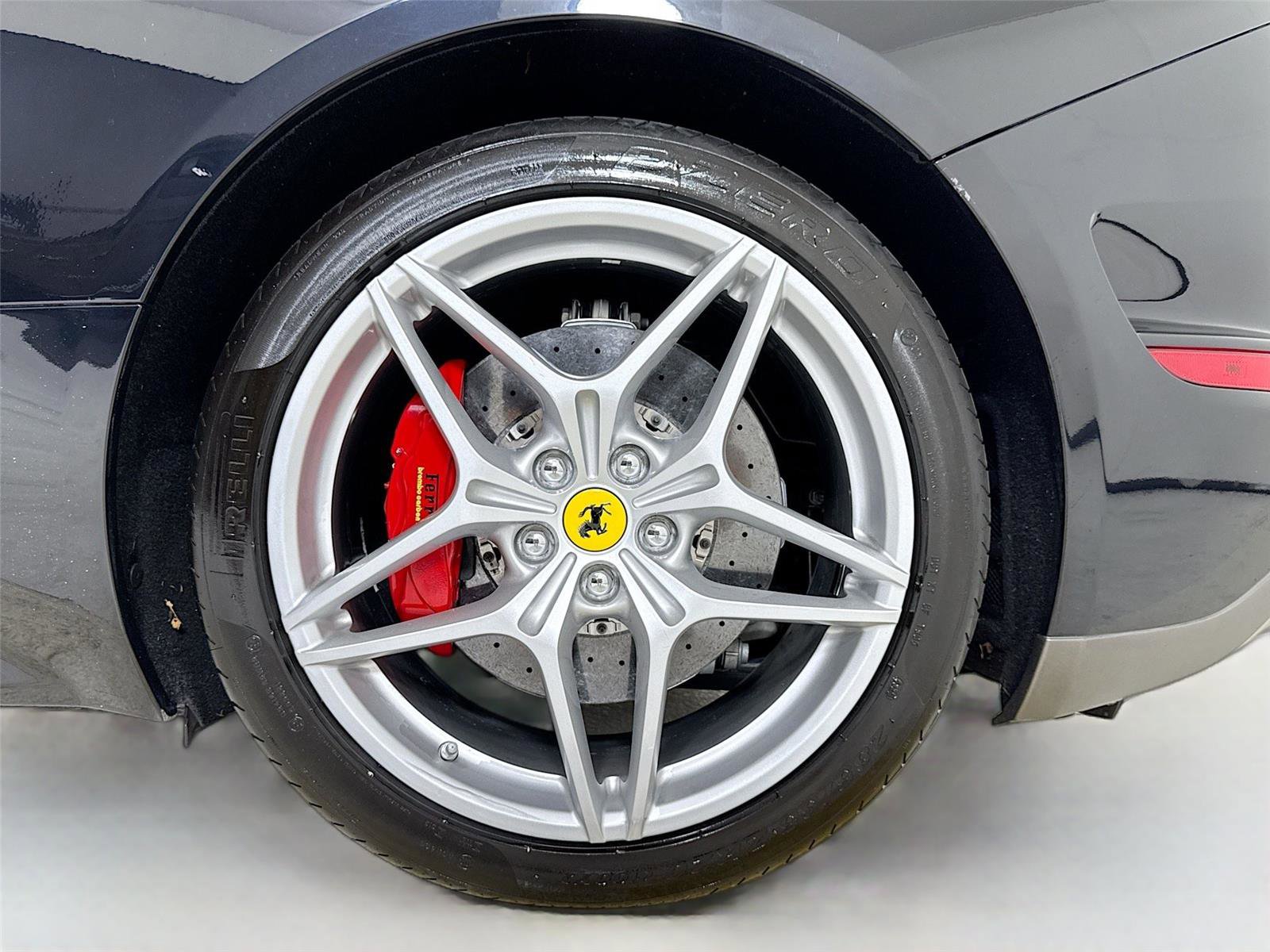 Used 2018 Ferrari California T image 40