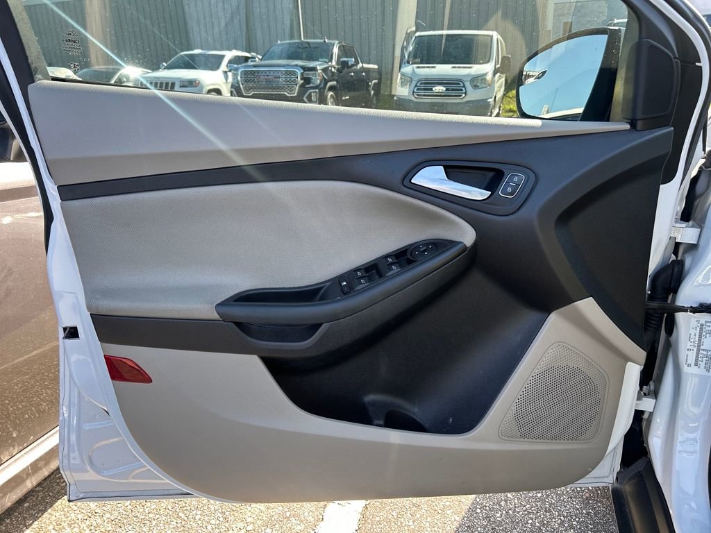 Used 2017 Ford Focus SE image 7