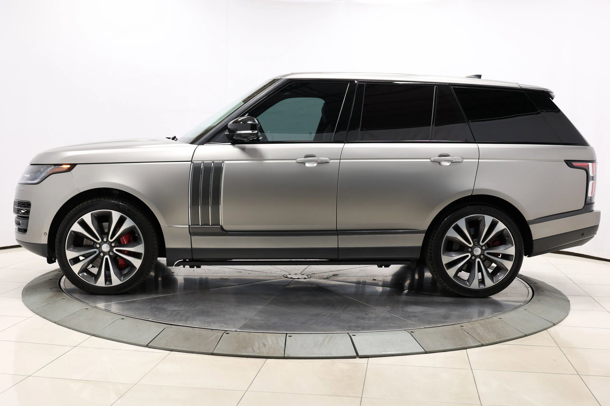 Used 2020 Land Rover Range Rover SV Autobiography Dynamic image 8