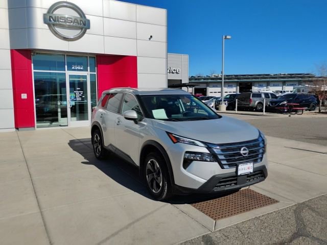 Used 2024 Nissan Rogue SV w/ SV Premium Package image 3