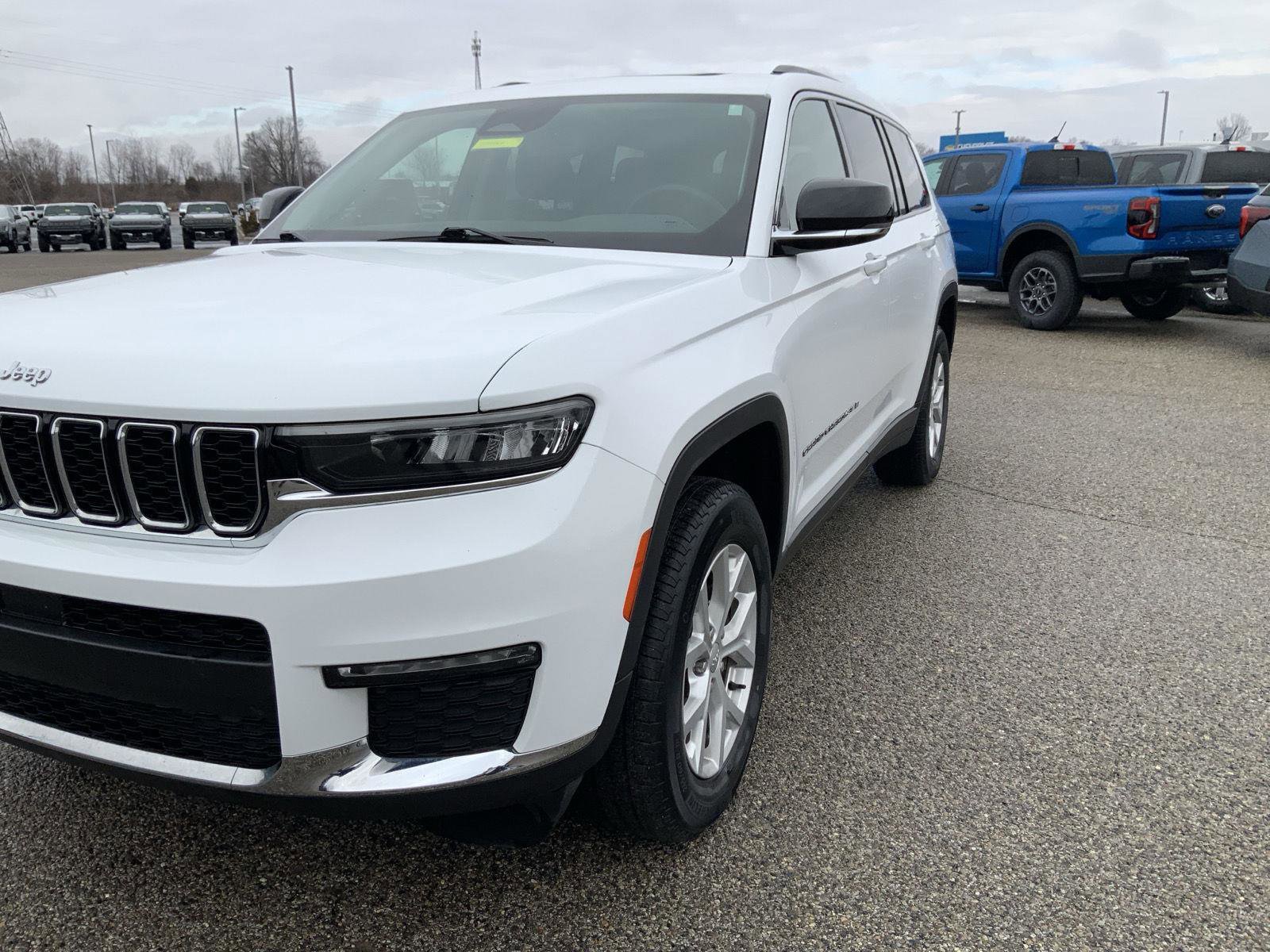 Used 2023 Jeep Grand Cherokee L Limited image 19