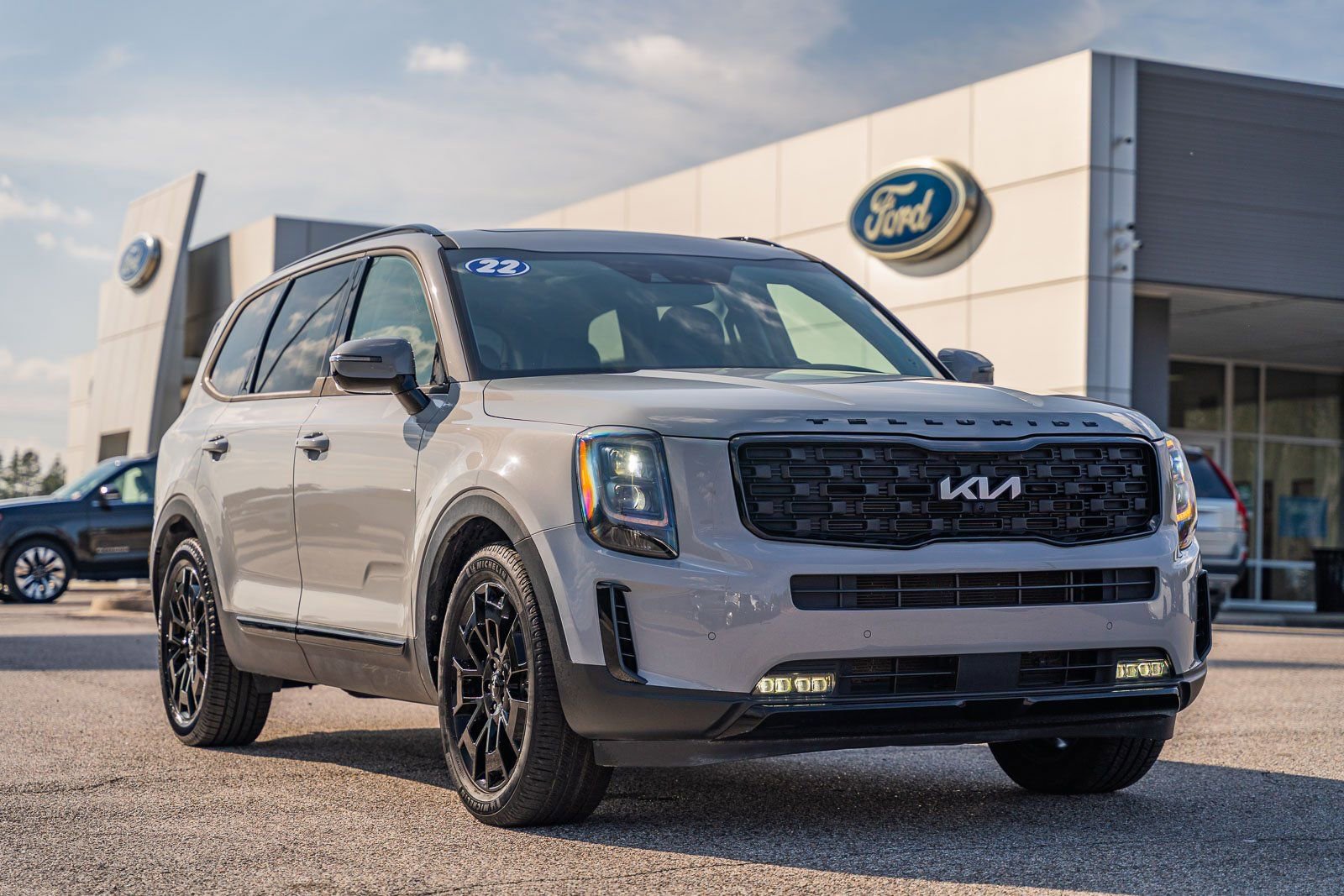 Used 2022 Kia Telluride SX w/ SX Prestige Package image 1