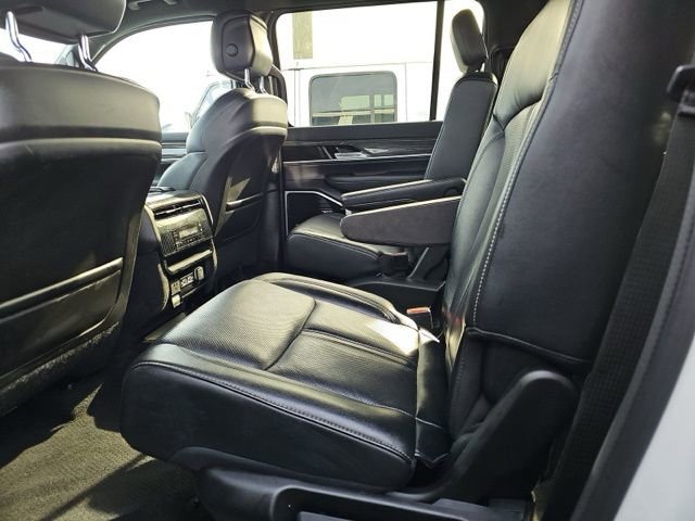 Used 2022 Jeep Wagoneer Series III w/ Premium Group I image 14