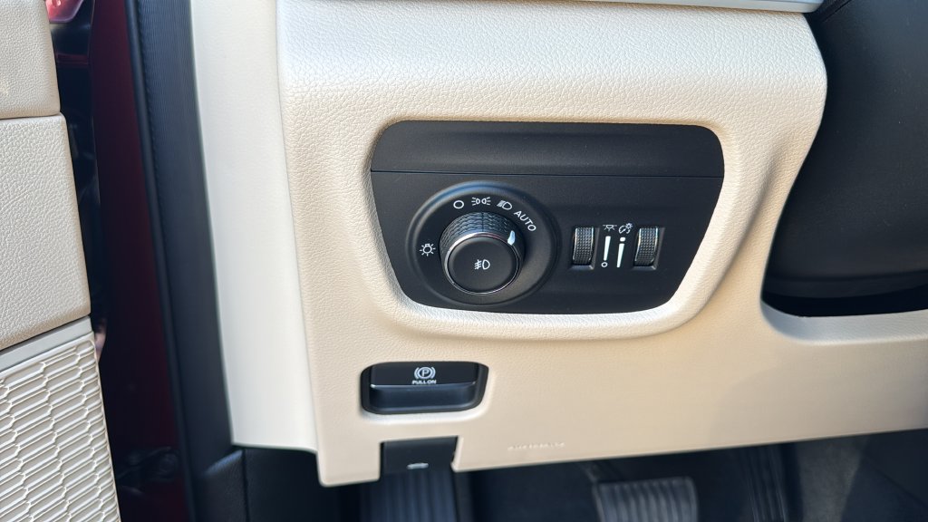 Used 2022 Jeep Grand Cherokee Limited w/ Luxury Tech Group II RWD image 29