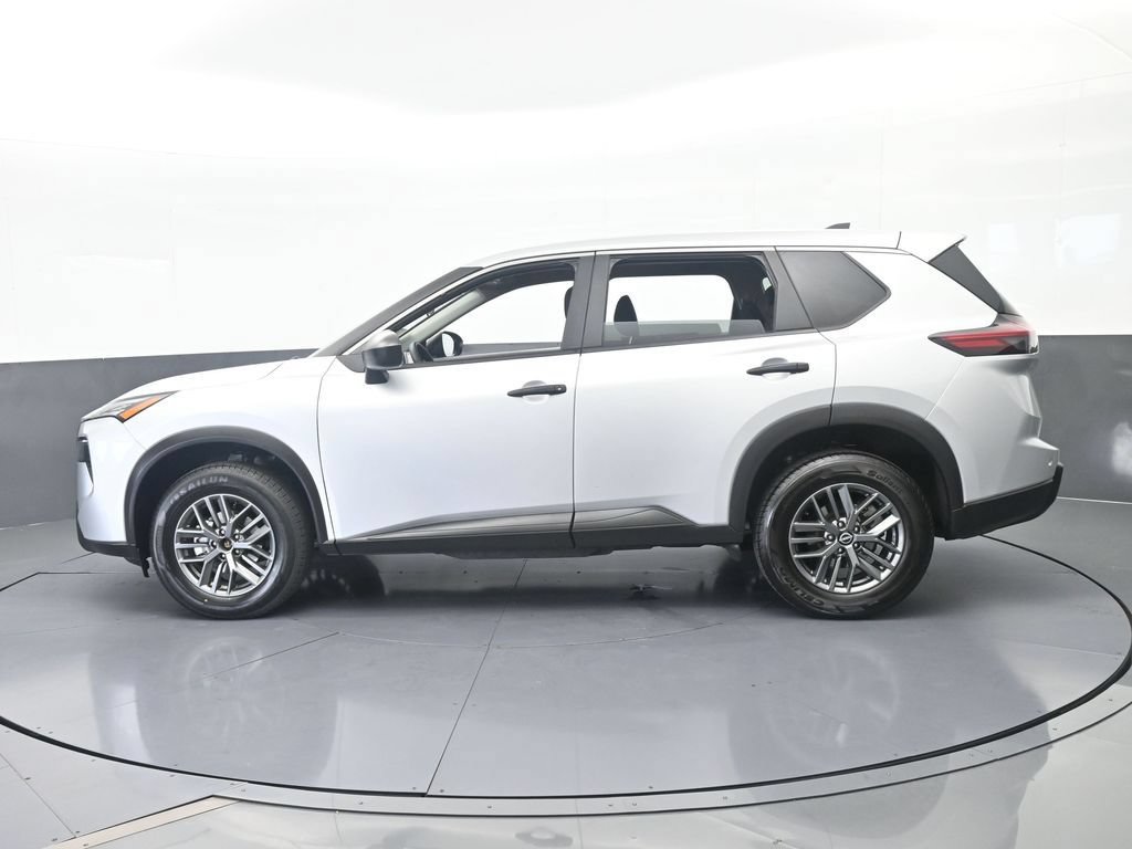 Used 2024 Nissan Rogue S FWD image 3
