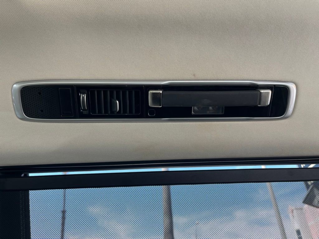 Used 2023 Land Rover Range Rover Long Wheelbase SE image 24