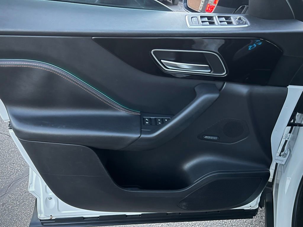 Used 2020 Jaguar F-PACE Prestige image 33