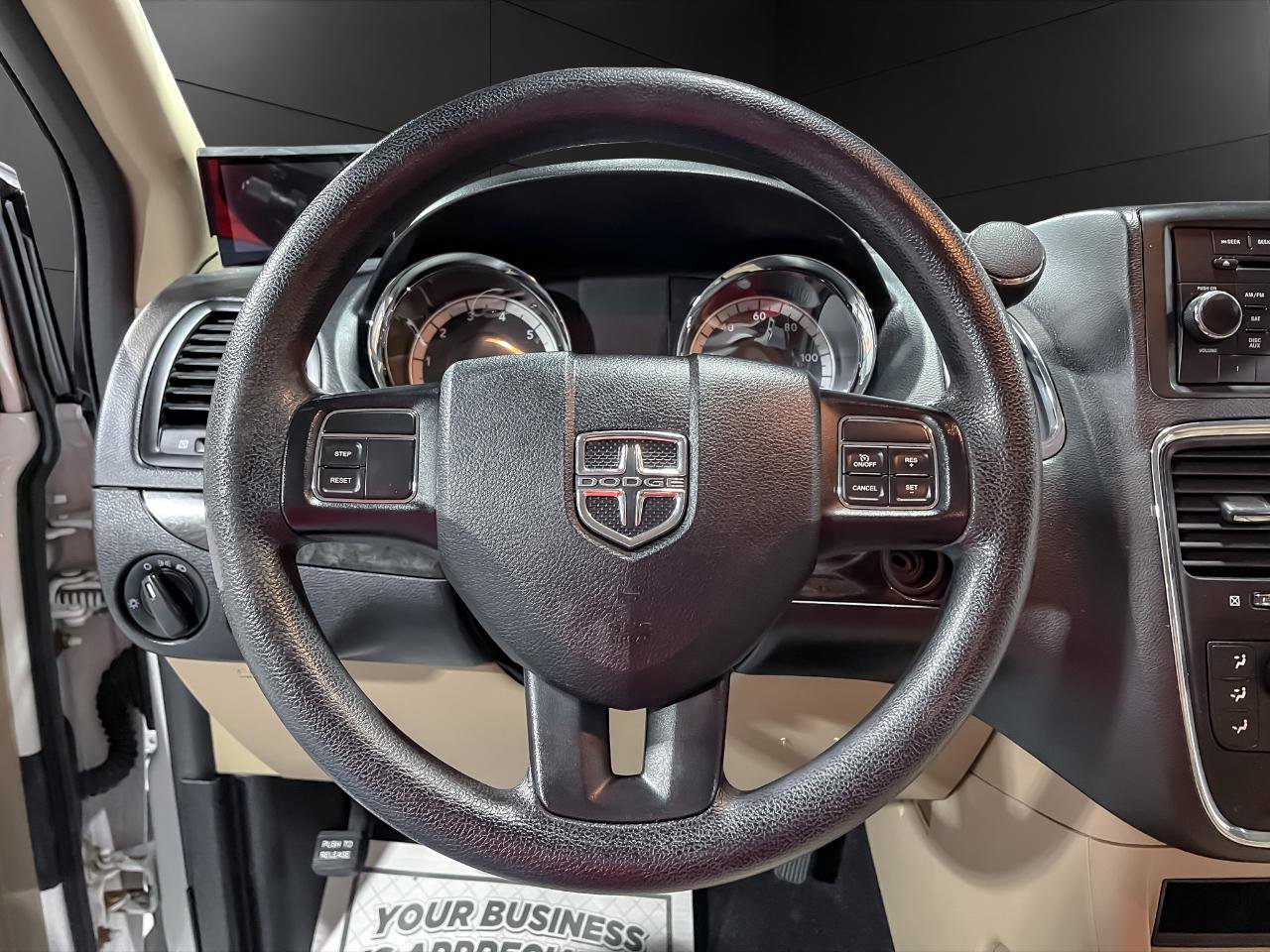 Used 2016 Dodge Grand Caravan SXT image 10