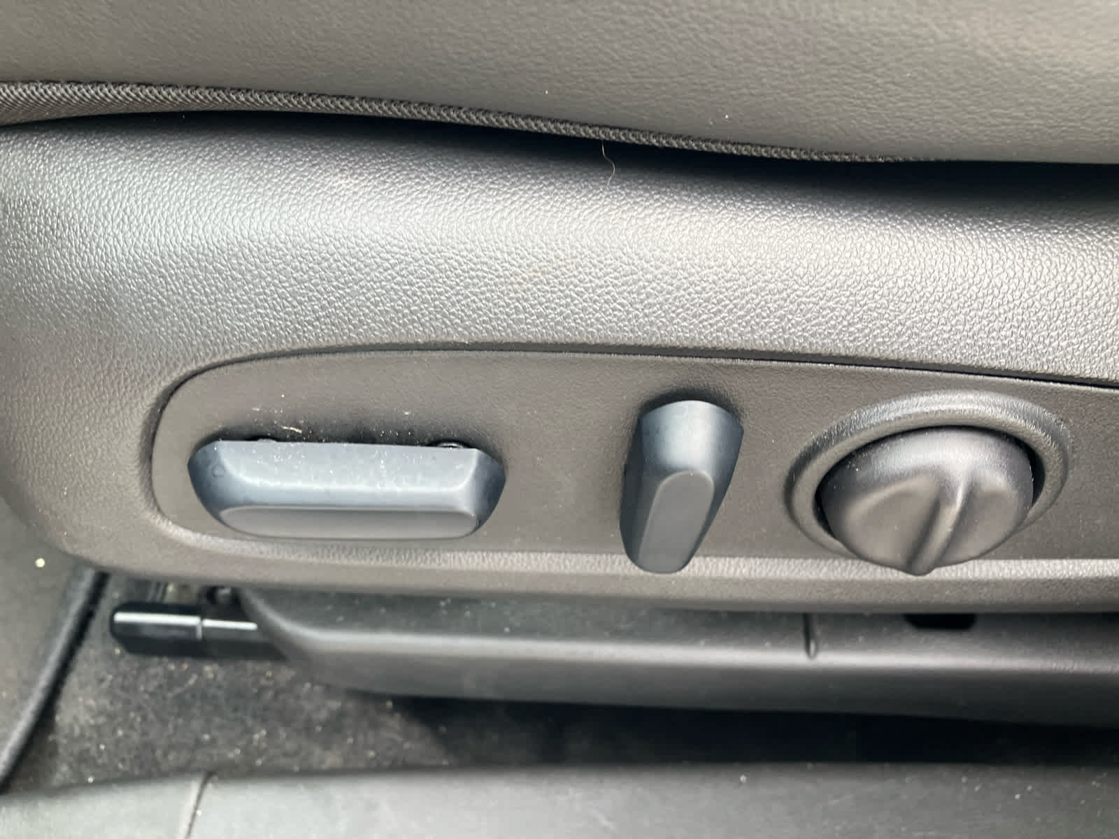 Used 2025 Buick Encore GX Avenir w/ Avenir Technology Package FWD image 11