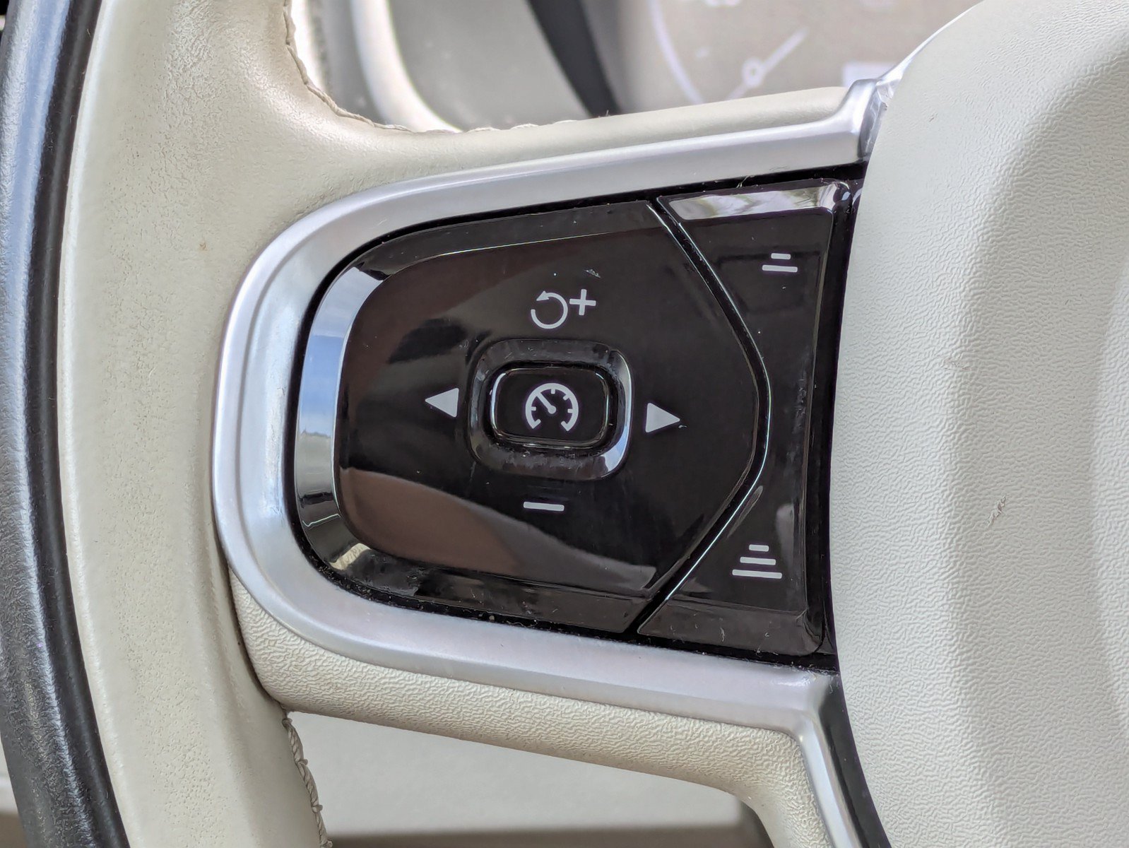 Used 2021 Volvo XC90 T6 Inscription AWD/4WD image 25