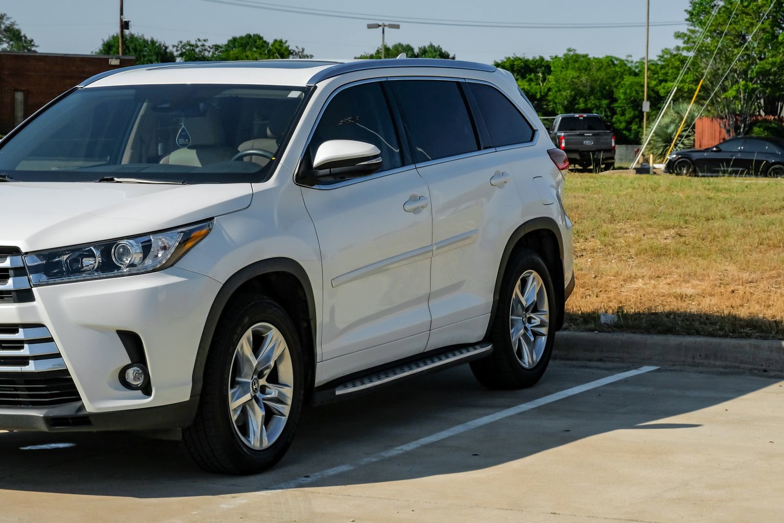 Used 2019 Toyota Highlander Limited FWD image 9