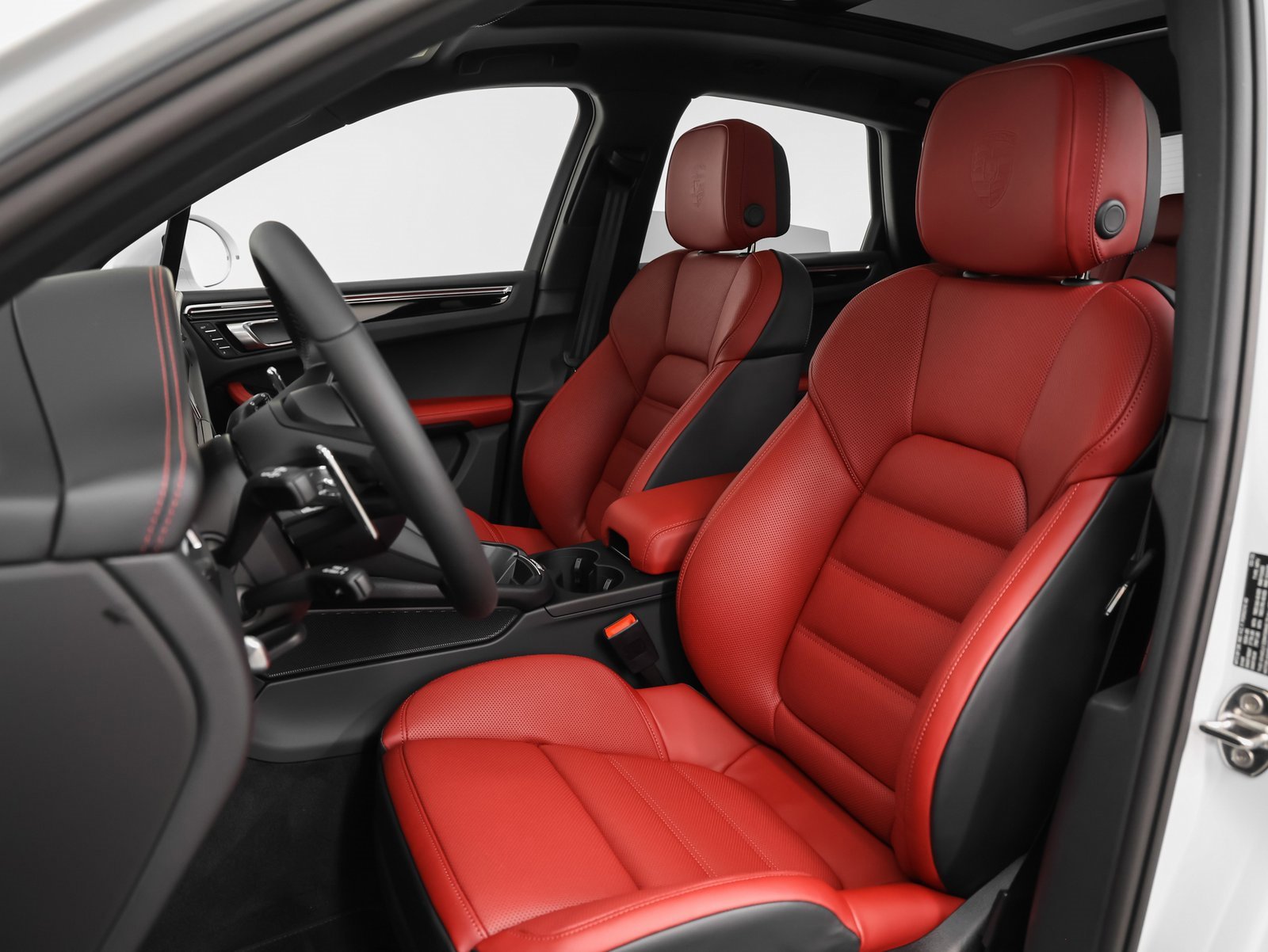 Used 2025 Porsche Macan image 5