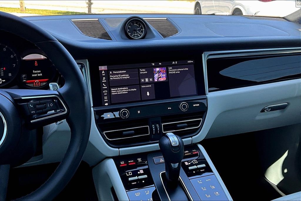 Used 2023 Porsche Macan Turbo image 9