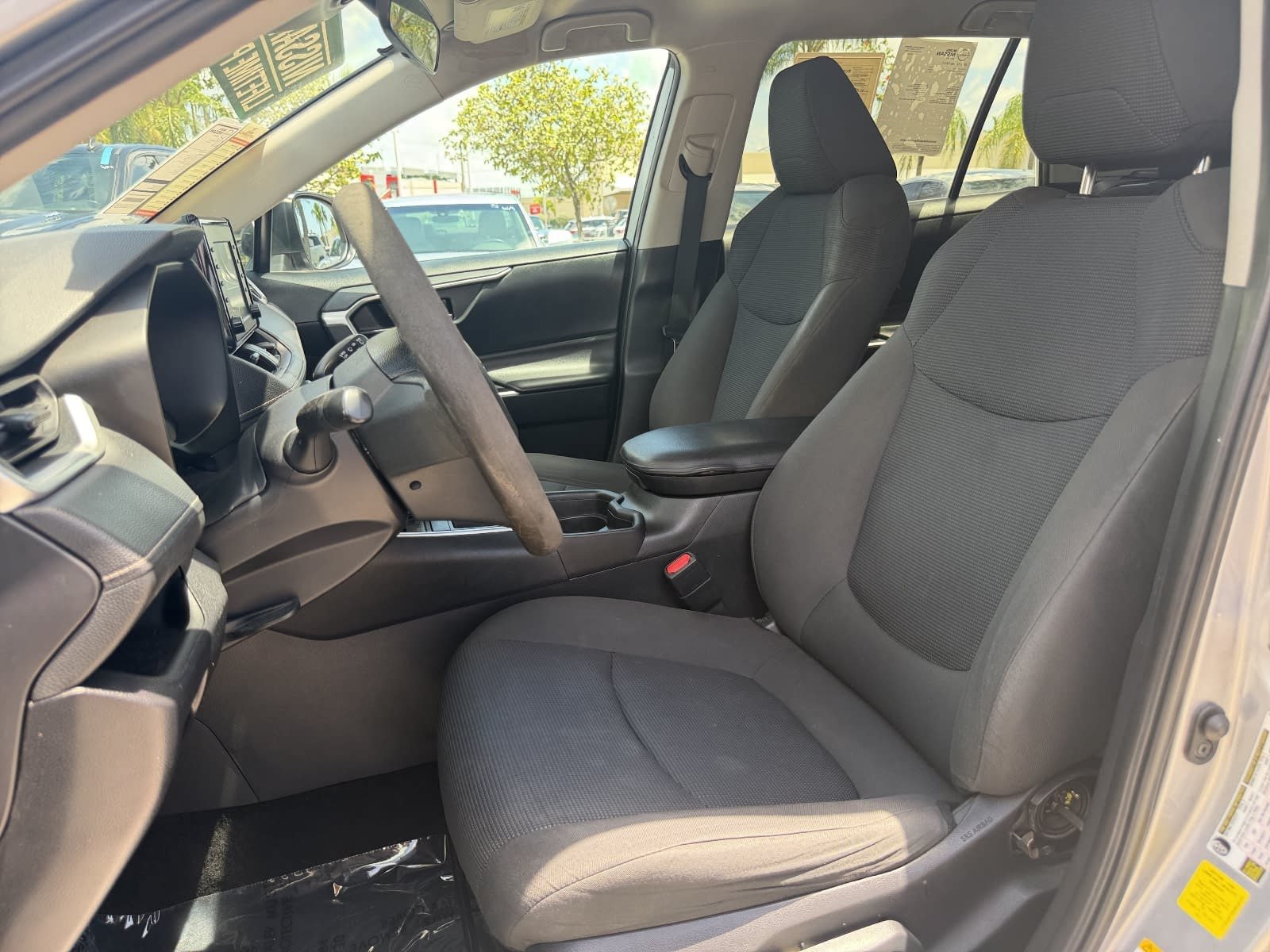 Used 2019 Toyota RAV4 LE FWD image 14