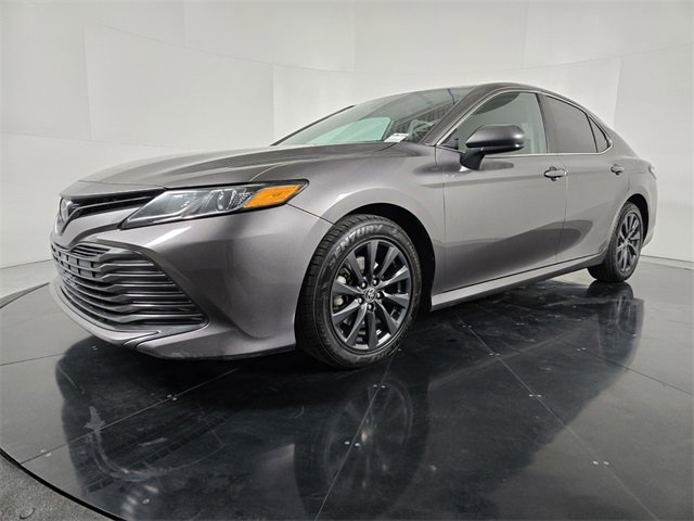 Used 2020 Toyota Camry LE image 2
