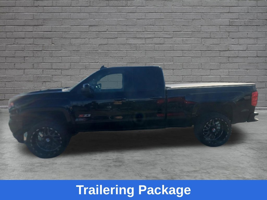 Used 2017 Chevrolet Silverado 1500 LT w/ Midnight Edition AWD/4WD image 5