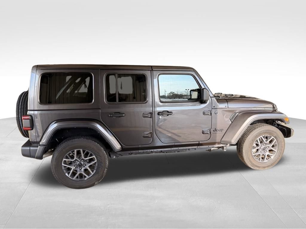 Used 2025 Jeep Wrangler Sahara image 6