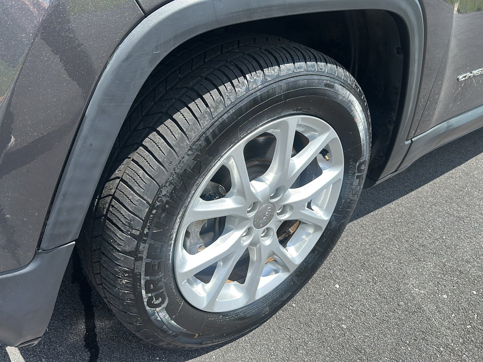 Used 2018 Jeep Cherokee Latitude Plus FWD image 10