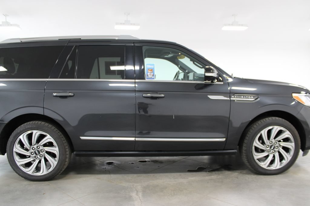 Used 2023 Lincoln Navigator Reserve AWD/4WD image 14