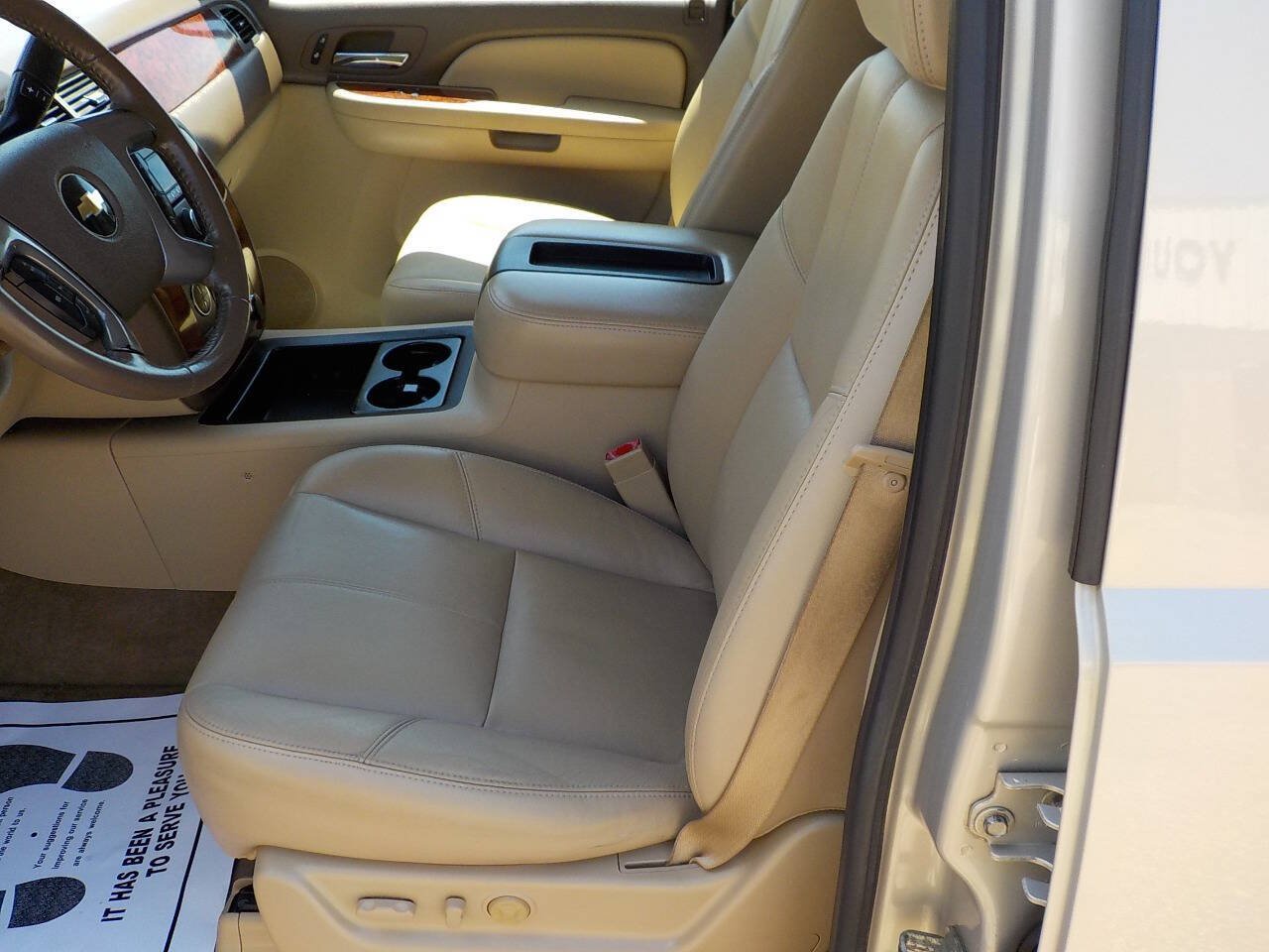 Used 2009 Chevrolet Suburban LT w/ Luxury Package RWD image 13