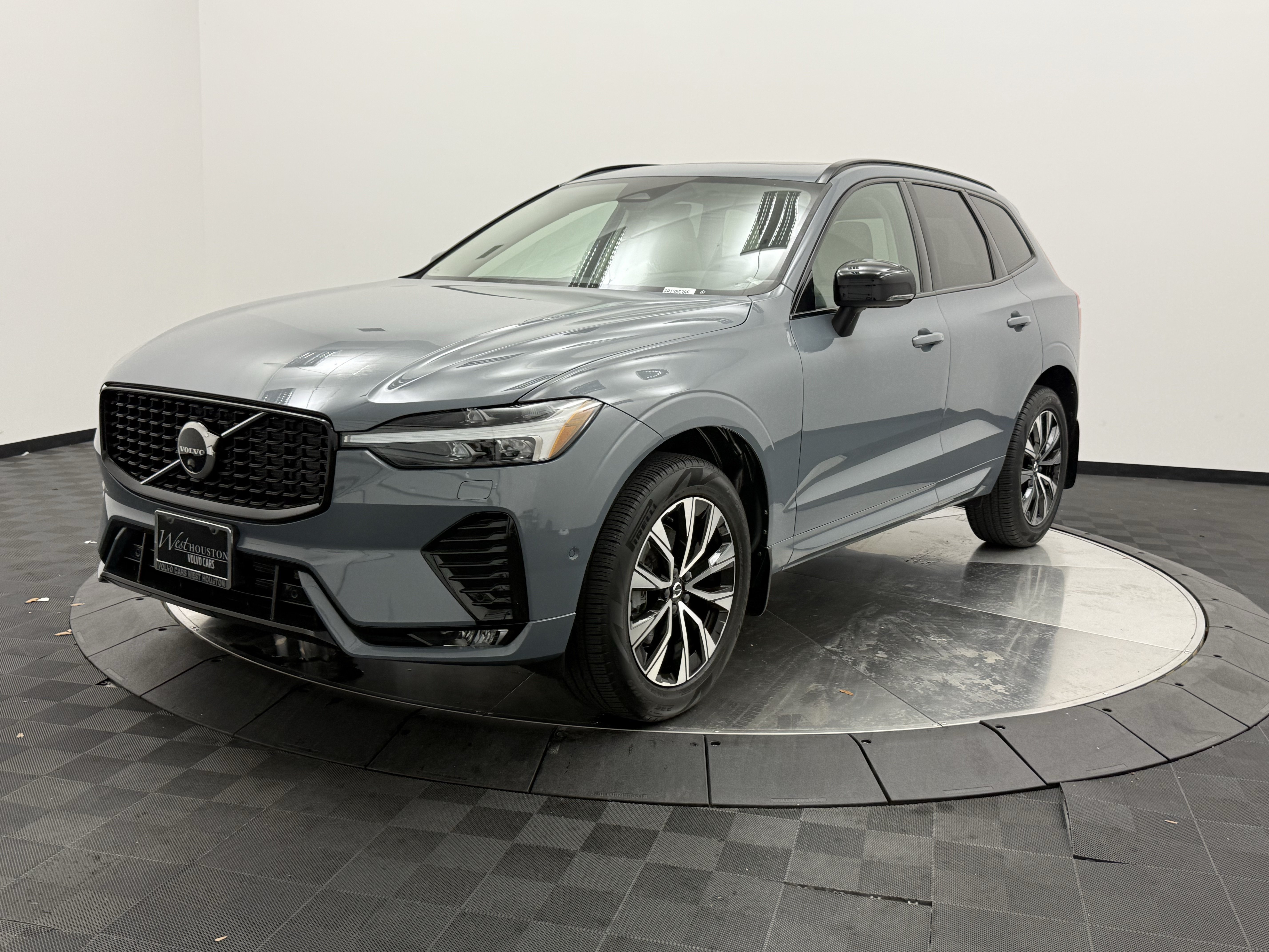 Certified 2023 Volvo XC60 B5 Plus w/ Climate Package FWD image 3