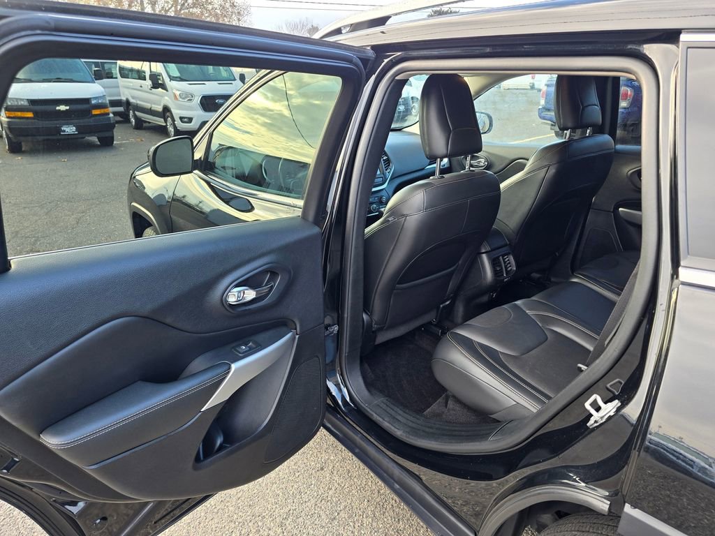 Used 2018 Jeep Cherokee Latitude Plus image 17