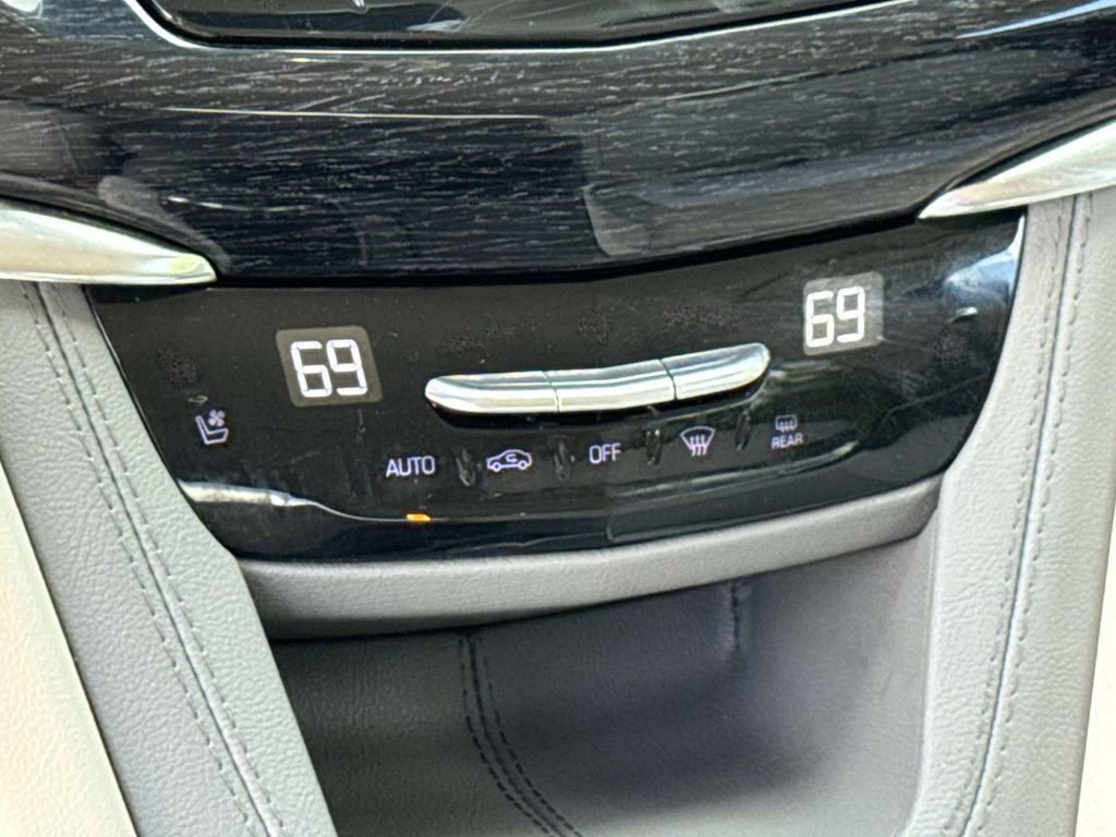 Used 2023 Cadillac XT6 Premium Luxury w/ Technology Package AWD/4WD image 35