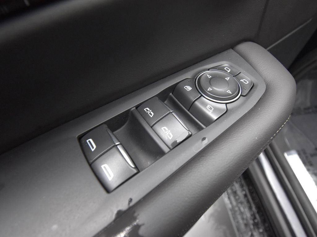 Used 2025 Chevrolet Suburban Premier image 13