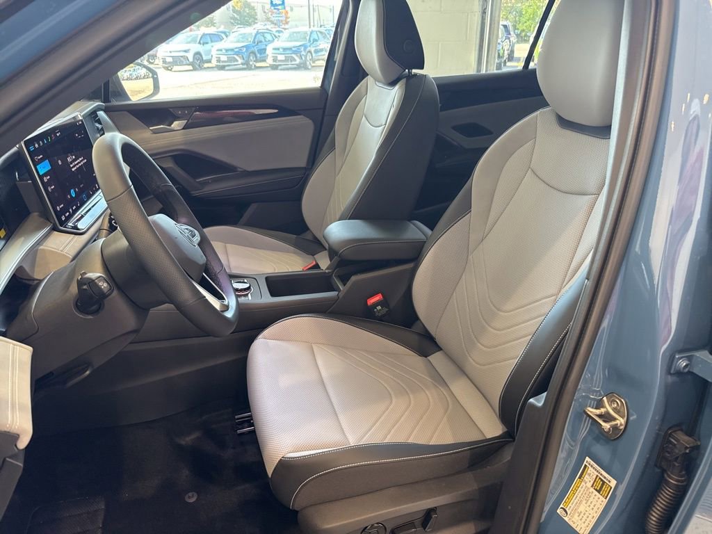 New 2025 Volkswagen Tiguan SE R-Line image 11