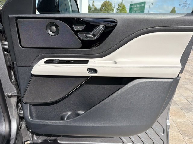 New 2027 Lincoln Aviator Reserve w/ Jet Appearance Package RWD image 16
