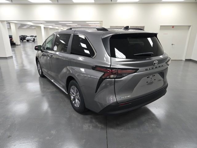 New 2026 Toyota Sienna XLE image 4