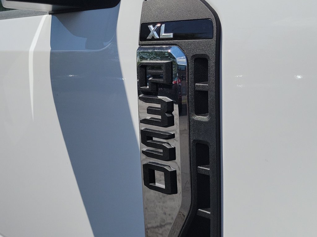 New 2026 Ford F350 XL w/ FX4 Off-Road Package AWD/4WD image 12