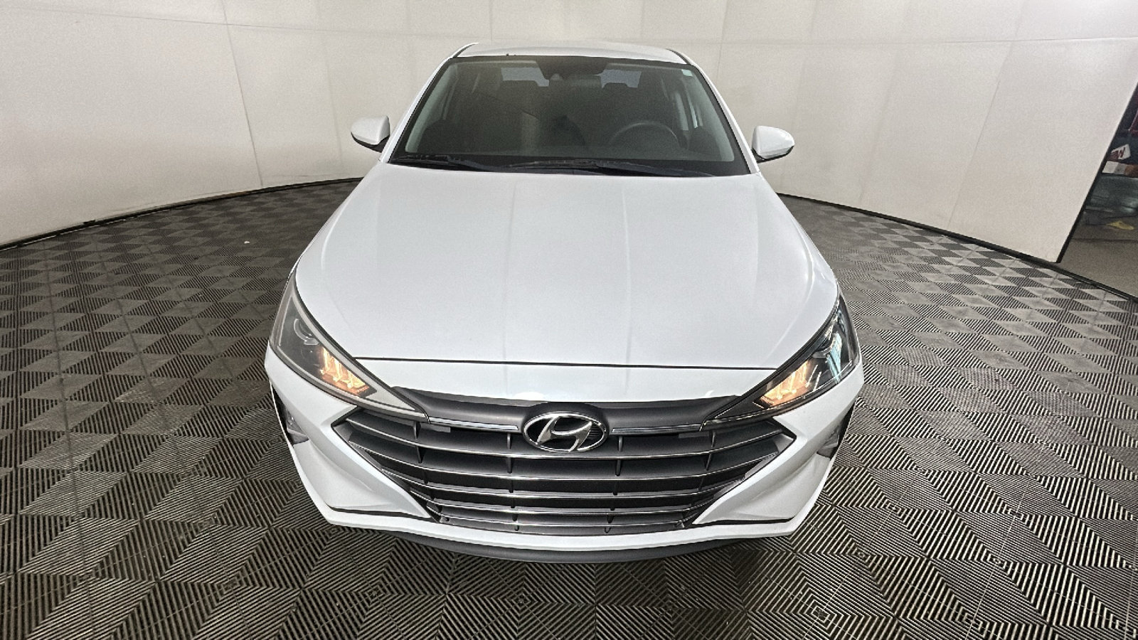 Used 2020 Hyundai Elantra SE w/ Cargo Package (C1) FWD image 9