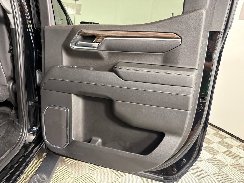 Used 2023 Chevrolet Silverado 1500 LT w/ Z71 Off-Road Package image 16