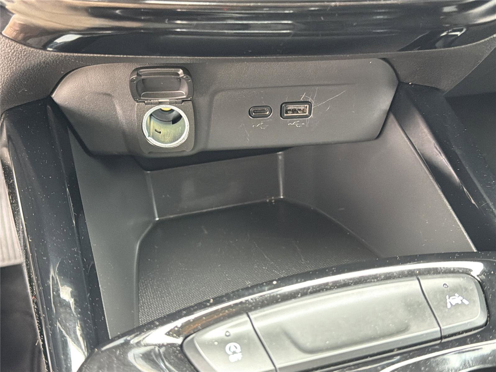 Used 2025 Chevrolet Trax LT image 29