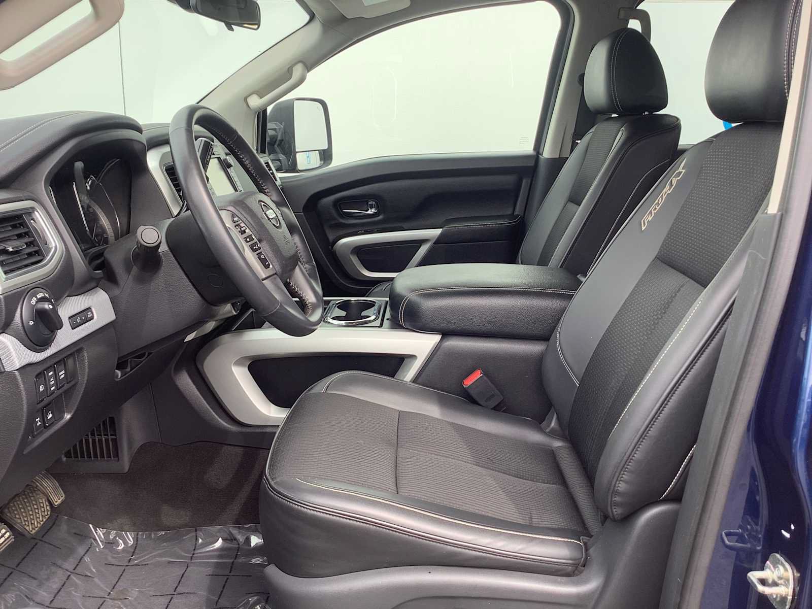 Used 2018 Nissan Titan PRO-4X AWD/4WD image 2