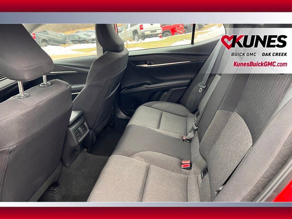 Used 2025 Toyota Camry SE image 5
