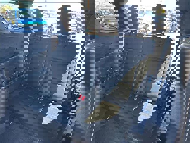 Used 2020 Ford Explorer XLT w/ Equipment Group 202A image 16