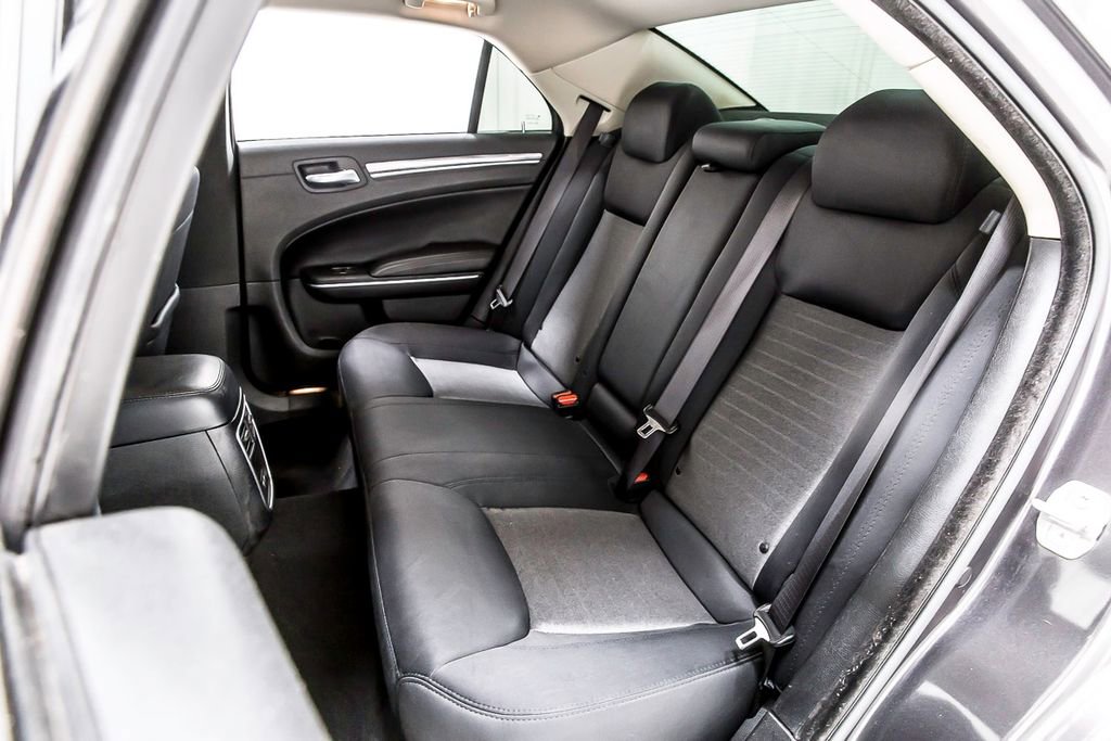 Used 2021 Chrysler 300 Touring w/ Sport Appearance Package RWD image 31