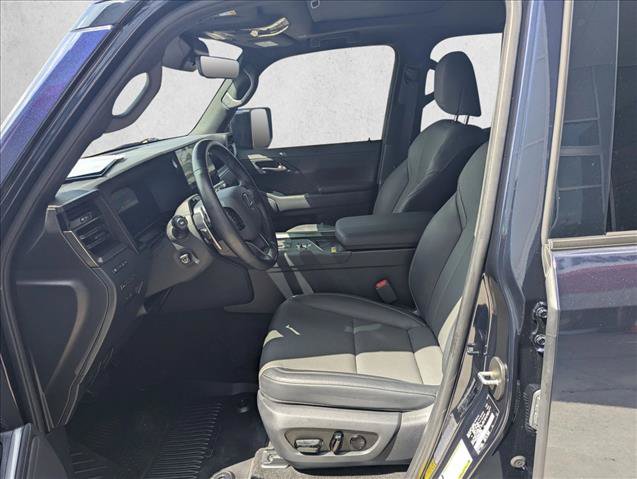 Used 2025 Lexus GX 550 w/ Accessory Package (Z1) AWD/4WD image 13