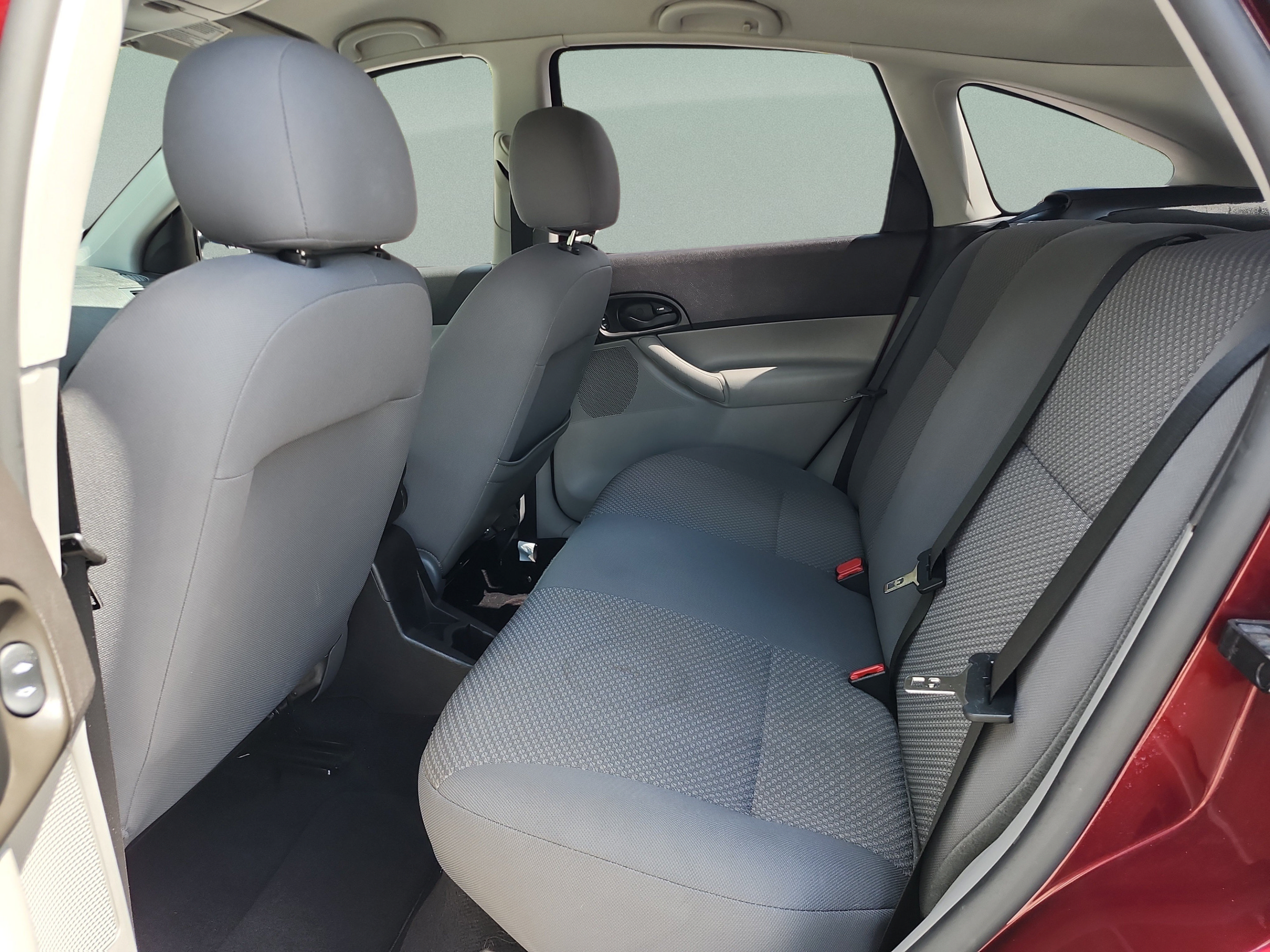 Used 2006 Ford Focus ZX5 Hatchback FWD image 17
