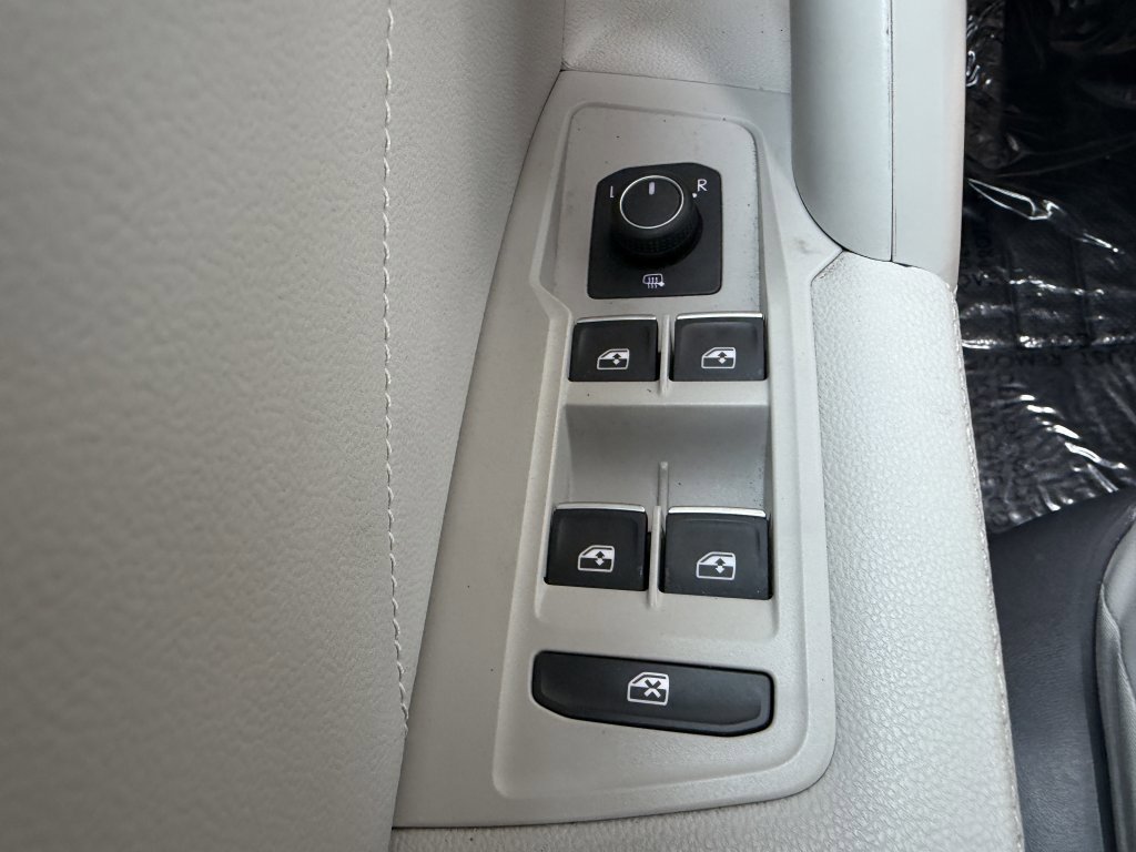 Used 2022 Volkswagen Tiguan SE FWD image 27
