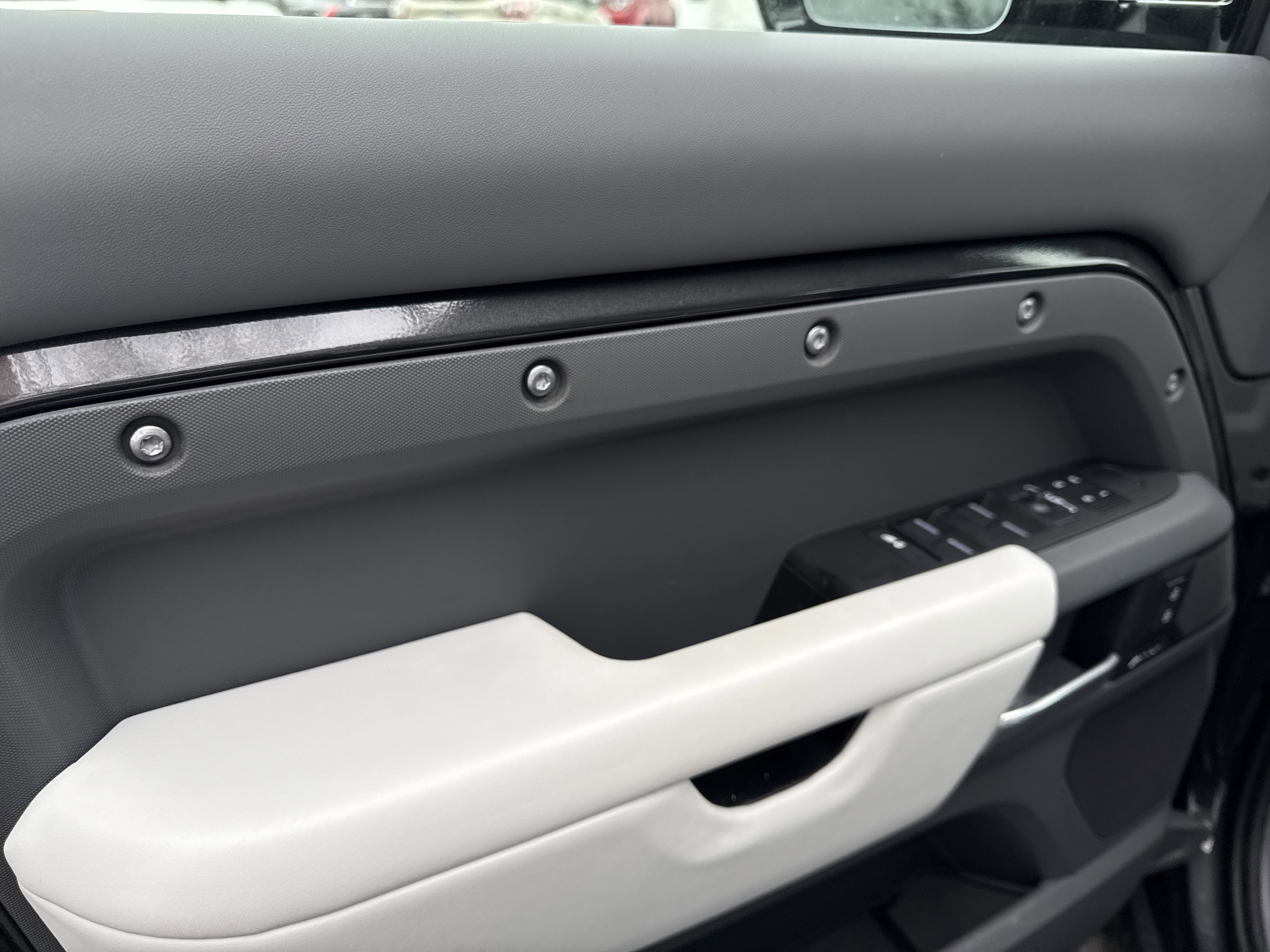 New 2025 Land Rover Defender 110 S image 9