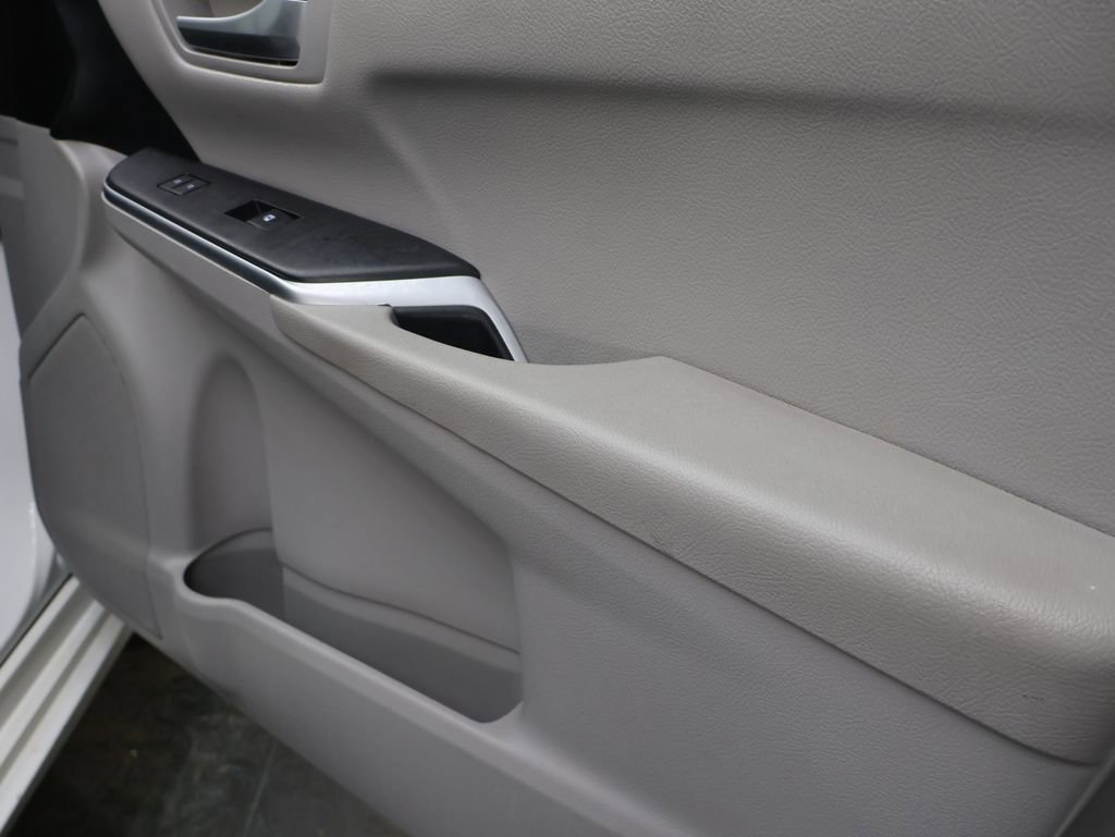 Used 2015 Toyota Camry SE FWD image 12
