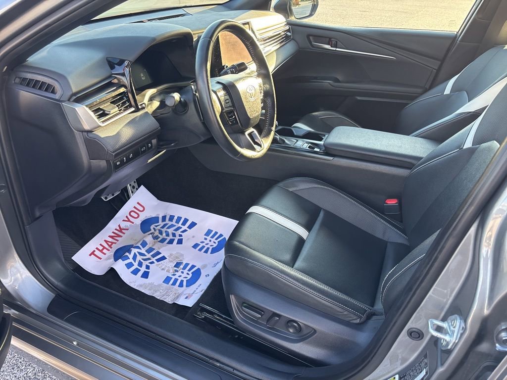 Used 2025 Toyota Camry SE image 11