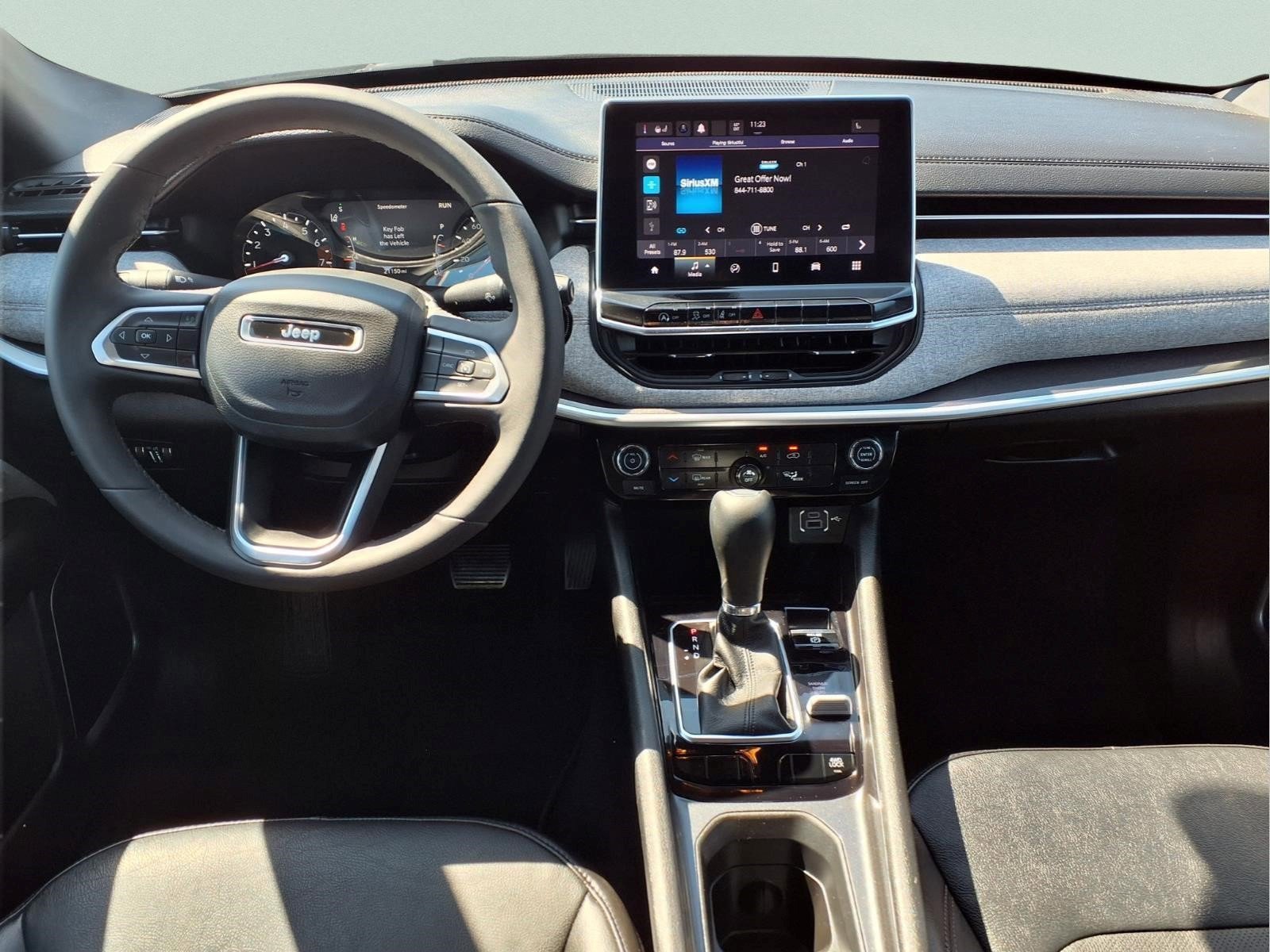 Used 2023 Jeep Compass Latitude image 10