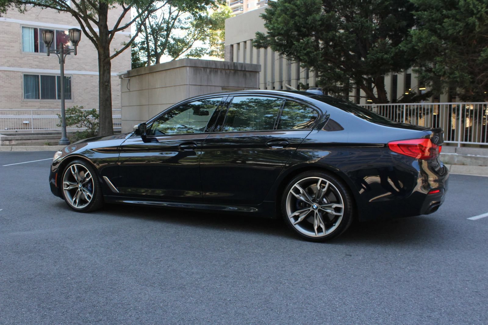 Used 2020 BMW M550i xDrive w/ Executive Package AWD/4WD image 9