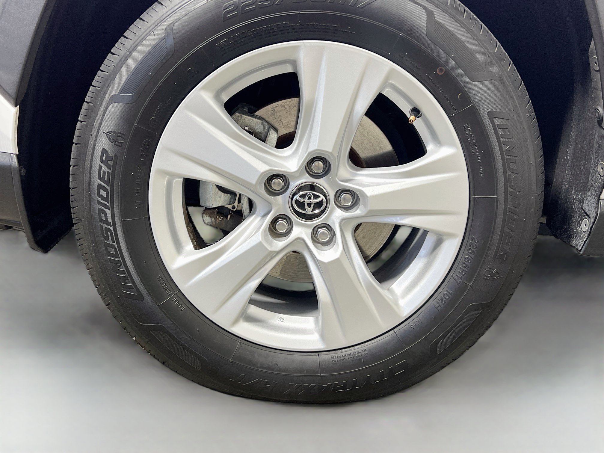 Used 2021 Toyota RAV4 XLE FWD image 14