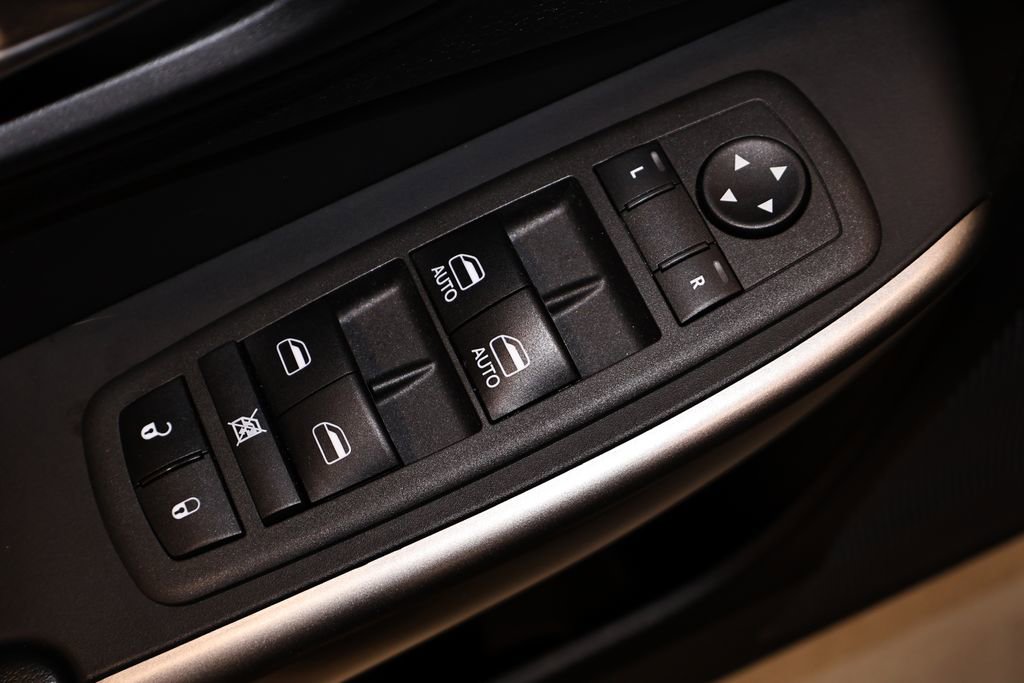 Used 2021 Jeep Cherokee Latitude Lux 80th Anniv w/ Quick Order Package 26U 80TH image 11